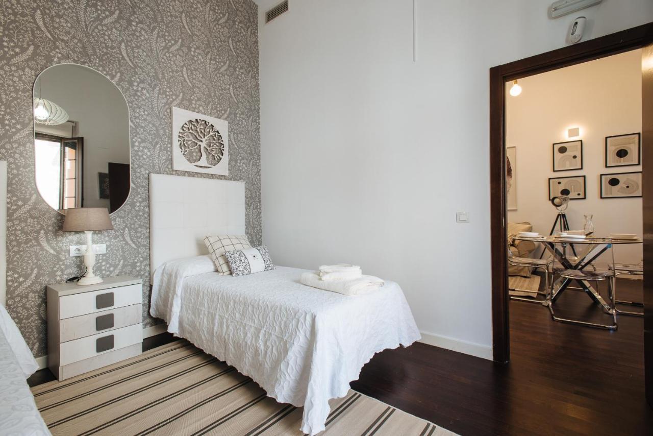 Apartamento Puerta Real - Free Parking Seville Luaran gambar